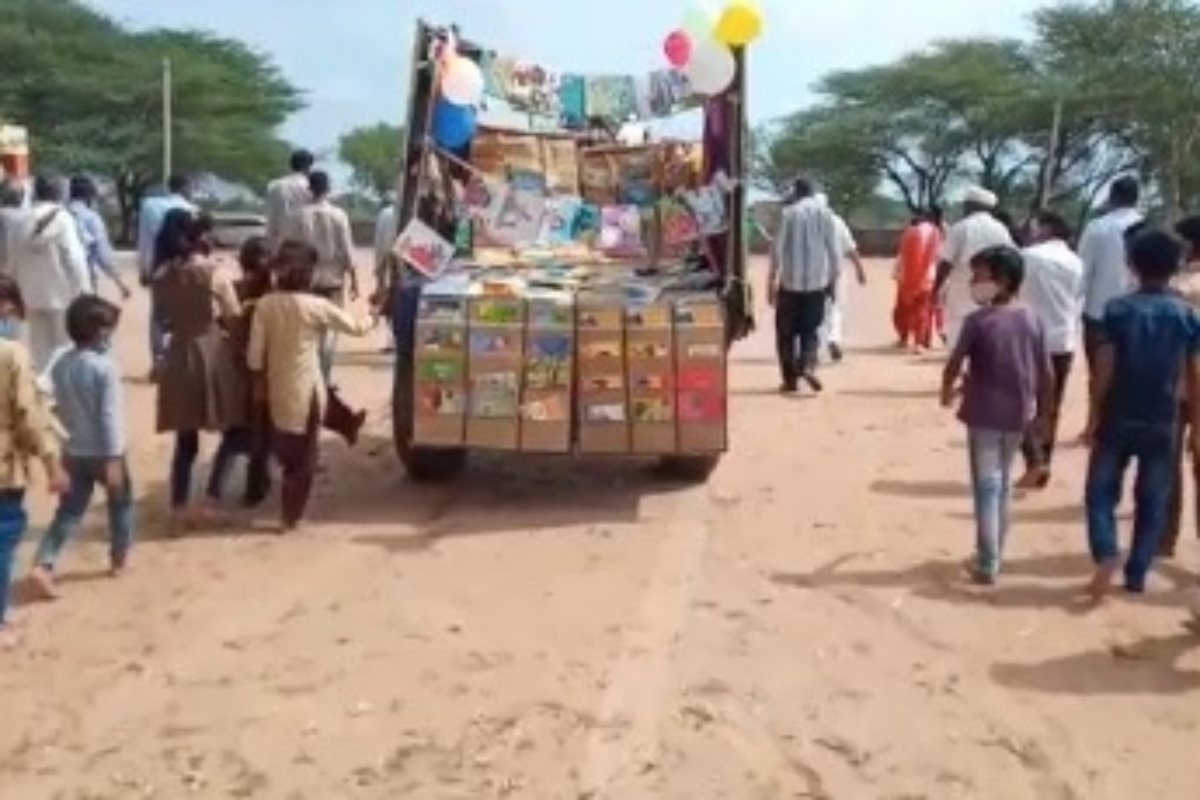 mobile library on camels in Rajasthan
