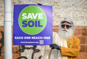 Sadhguru-arrived-in-Jaipur-for-save-soil-mission