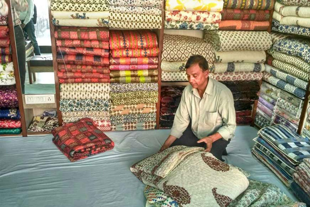 A mustread guide to 'Jaipuri Razai' before you buy Jaipur Stuff