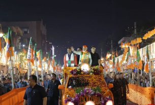 PM Modi road show in Jaipur